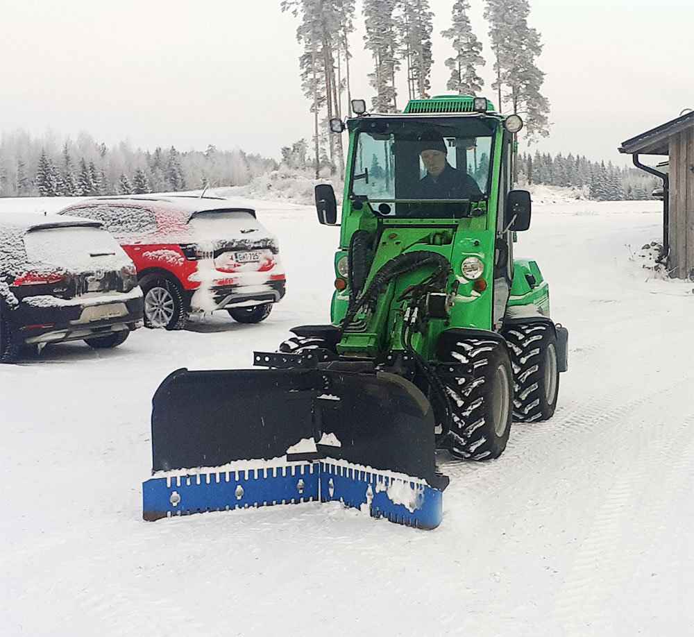 Pihapalvelut TPV tarjoaa monipuoliset pihapalvelut, mökkitalkkaripalvelut ja kuljetukset Hausjärvellä sekä lähialueilla (Riihimäki, Hyvinkää, Janakkala, Loppi).